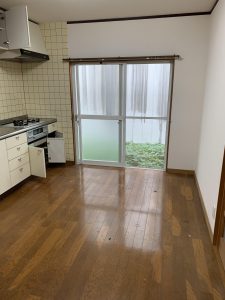 アルミラック、木製ワゴン、電子レンジ、その他備品類を回収させて頂きました。