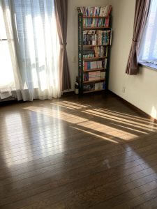 菊川市のお客様、本棚、書籍、ソファーを回収させて頂きました。