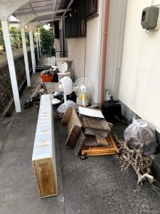 藤枝市のお客様、プラスチック製ラック、イス、扇風機、プラ収納ケース、木材、家電製品、その他備品類を回収させて頂きました。