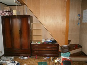 婚礼家具、木製ラック、その他備品類を回収させて頂きました。