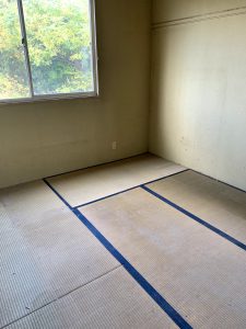 吉田町のお客様、車椅子、木製ラック、布団、電気ストーブ、その他備品類を回収させて頂きました。