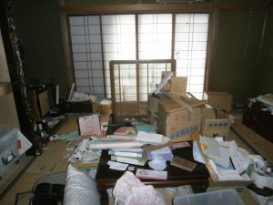 座卓、つい立て、タンス、布団、その他備品類を回収させて頂きました。