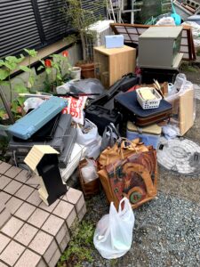 焼津市のお客様、家具、家電、プラスチック、その他不用品を回収させて頂きました。