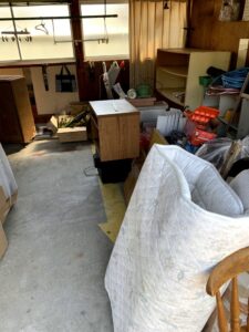 焼津市のお客様、家具、電化製品、布団、ゴムホース、プラスチック、その他不用品を回収させて頂きました。