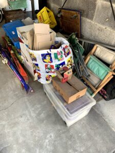 焼津市のお客様、スキー板、台車、コンテナ、折りたたみチェア、その他不用品を回収させて頂きました。
