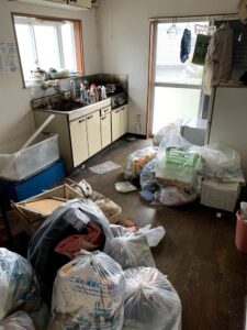 吉田町のお客様、トースター、プラケース、混じりゴミ、その他不用品を回収させて頂きました。