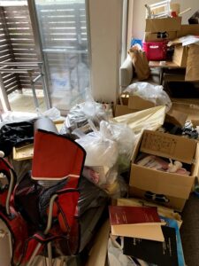 藤枝市のお客様、ソファー、テーブル、キャンプ用チェアー、パイプ物干し、その他不用品を回収させて頂きました。