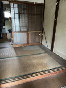 焼津市のお客様、扇風機、座卓、タンス、カラーボックス、テレビボード、その他不用品を回収させて頂きました。